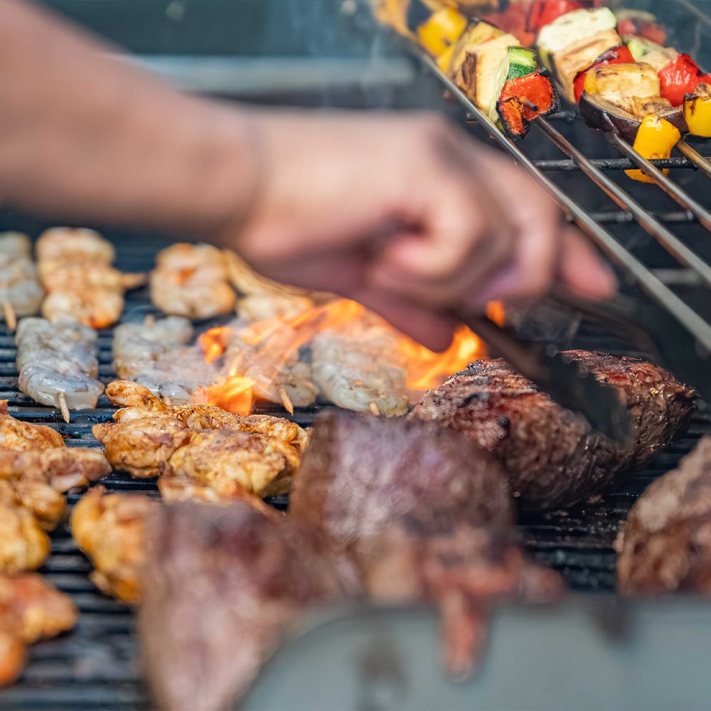 Barbecue - Hotel Porto Sofie in Gottlieben - Erleben am Seerhein in Thurgau Hochzeitsessen - Photo by Cagno Di Media Production