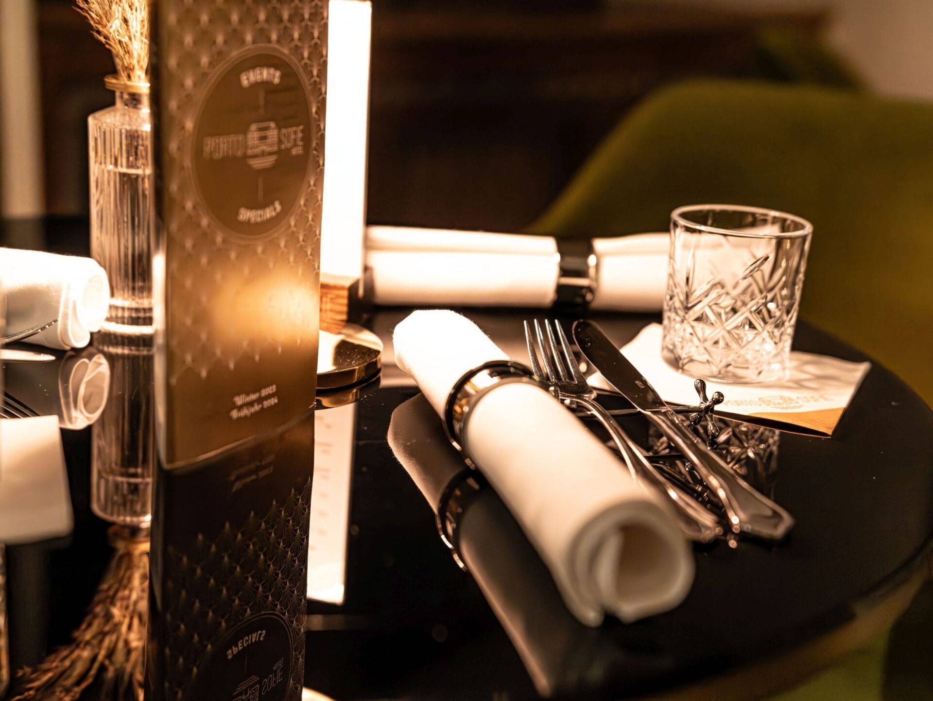 Hotel-Porto-Sofie-Bar-Brasserie-in-Gottlieben-in-Thurgau-bei-Kreuzlingen-am-Seerhein-175-scaled-1 Brasserie Cafe mit Bartresen im Hotel Porto Sofie