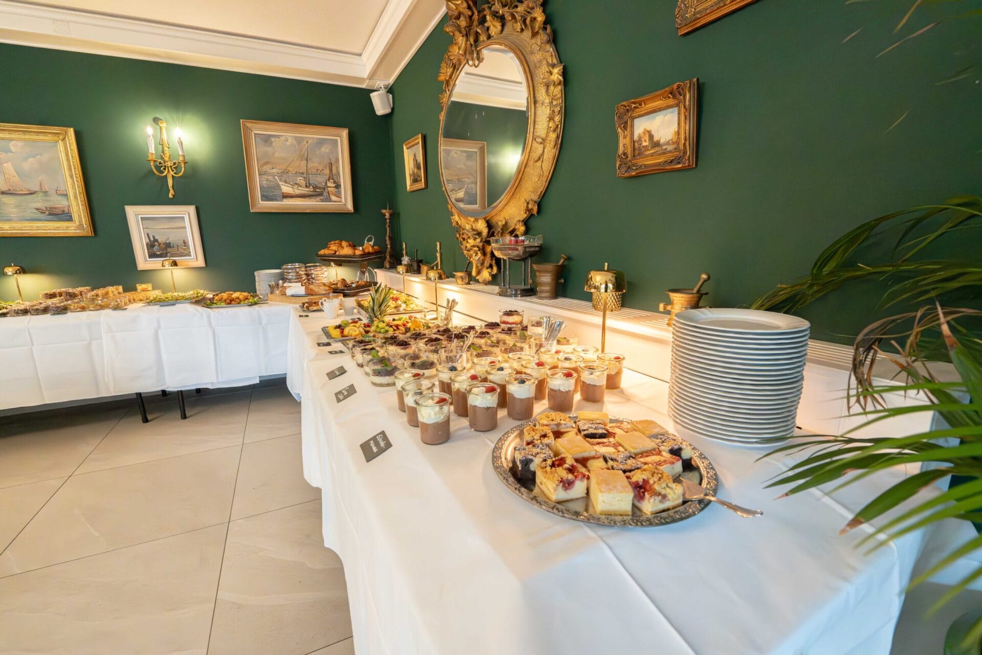 Hotel Porto Sofie Bar Brasserie in Gottlieben in Thurgau, bei Kreuzlingen am Seerhein - Brunch Hotel Porto Sofie - Speisesaal